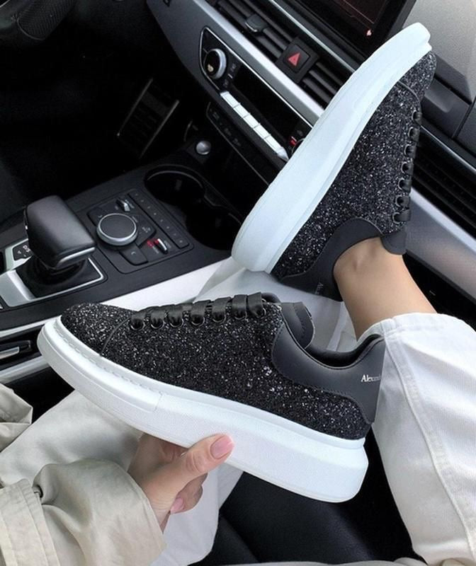 Alexender McQueen black/white 🖤🤍
