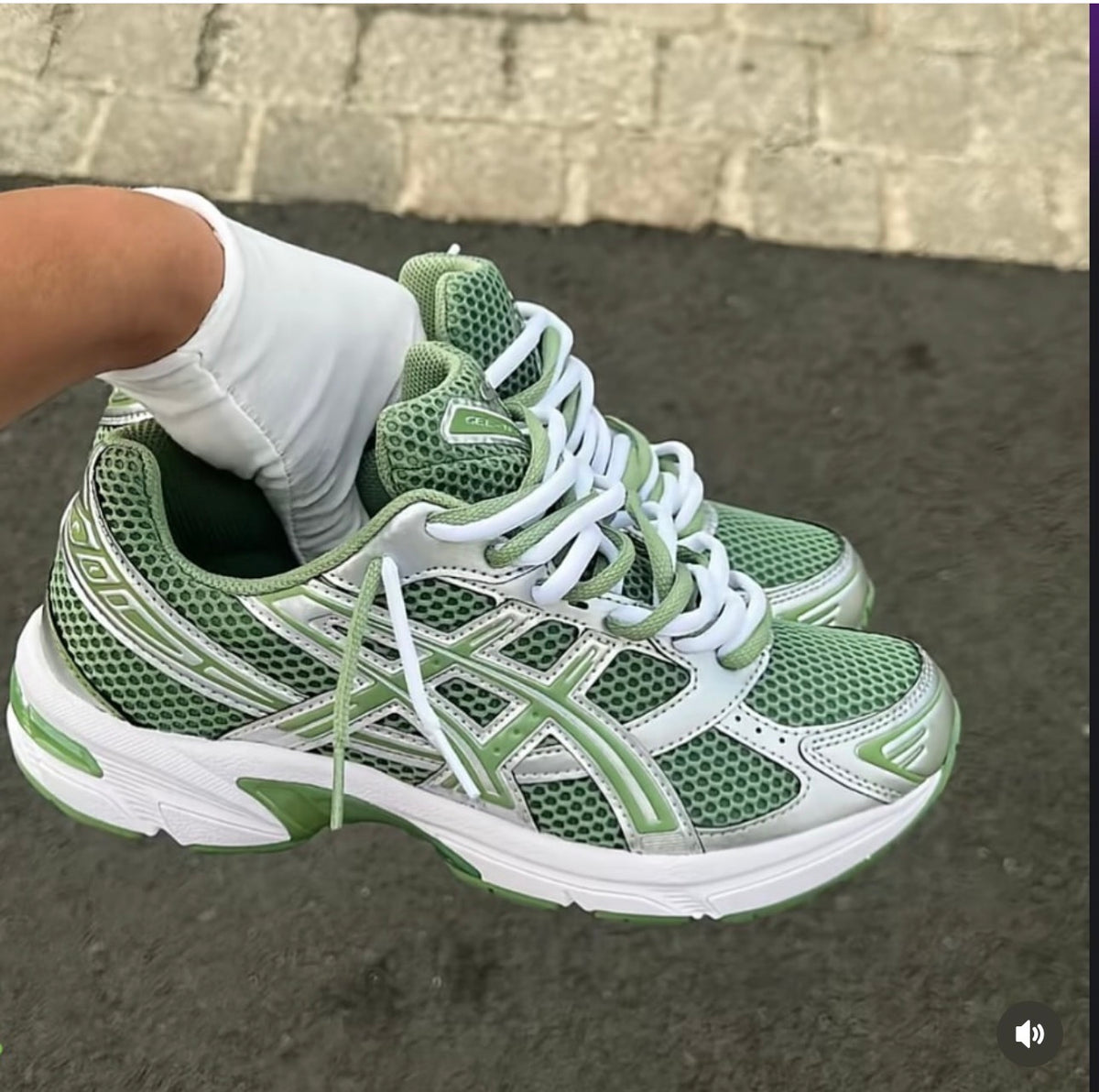 ASICS 1130 green 💚🤍