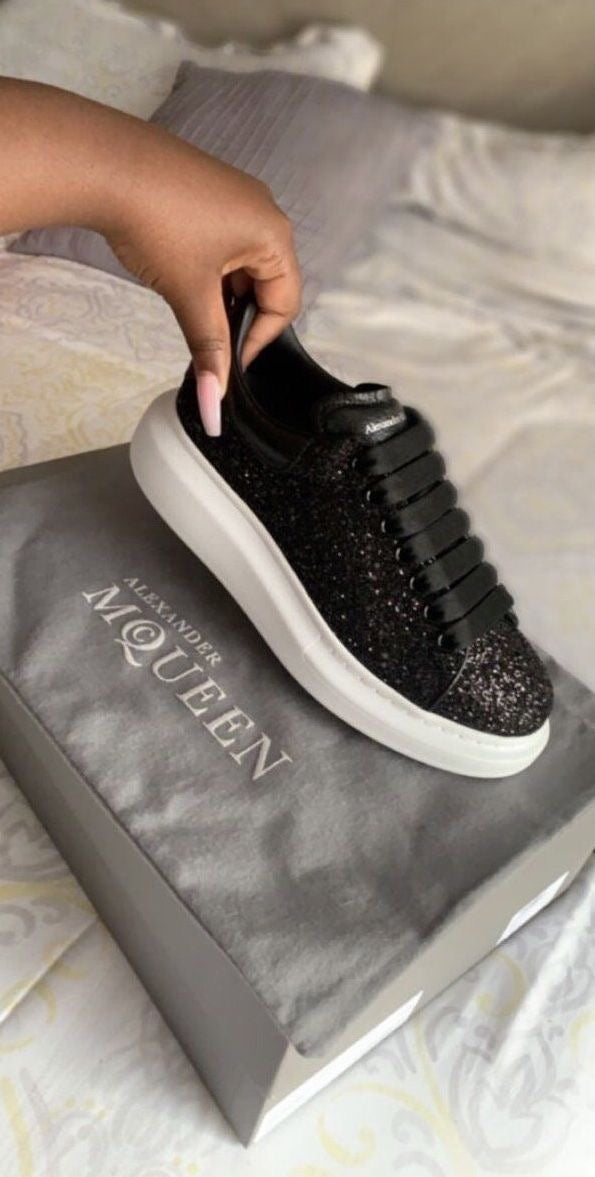 Alexender McQueen black/white 🖤🤍